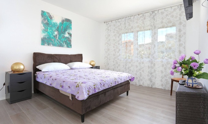 Slatine Apartamento | Apartamento de tres habitaciones con una terraza Slatine, Ciovo (A-2566-a)