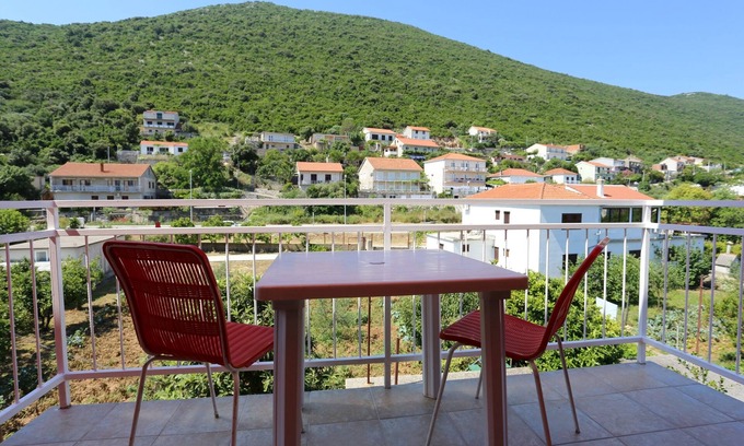 Trpanj Apartamento | Apartamento de tres habitaciones con un balcon Trpanj, Peljesac (A-10148-a)