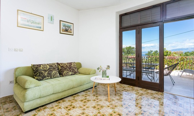 Mirce Apartamento | Apartamento de tres habitaciones con terraza y vista al mar Mirca, Brac (A-732-a)