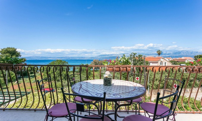 Mirce Apartamento | Apartamento de tres habitaciones con terraza y vista al mar Mirca, Brac (A-732-b)