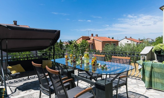 Porec Apartamento | Apartamento de tres habitaciones con una terraza Porec (A-6922-a)