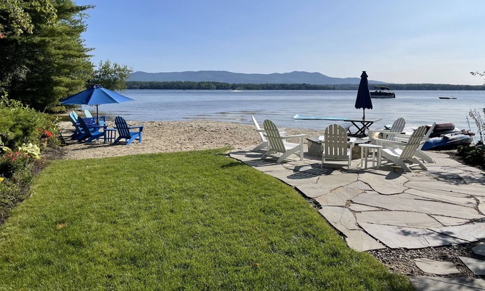 Meredith Cabaña | 80 pies de costa con playa de arena. DOS CASAS privadas en el lago Winniepsauke