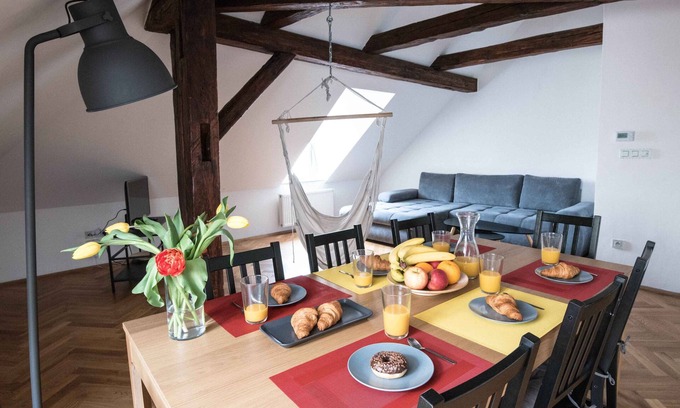 Prague 1 Apartamento | Three bedroom duplex apartment with large living room, two bathrooms and kitchen