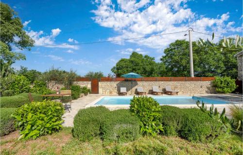 Promina Casa | Three-Bedroom Holiday Home In Mratovo