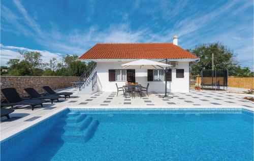 Unesic Casa | Three-Bedroom Holiday Home In Unesic