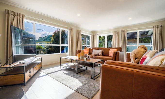 Somerville Casa | Three-Bedroom Home in Somerville