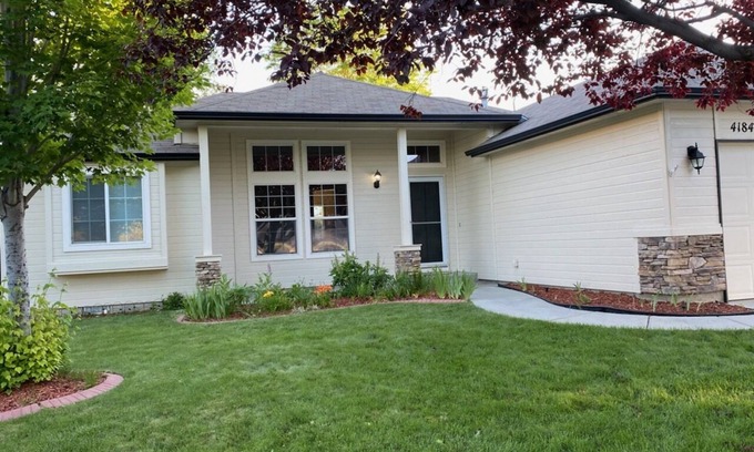 Southeast Boise Casa | Three bedroom home in SE Boise near BSU, Micron, sports parks and hiking trails.