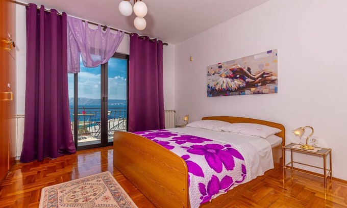 Novi Vinodolski Apartamento | Apartamento de tres habitaciones con balcón y vista al mar Novi Vinodolski (A-22846-a)