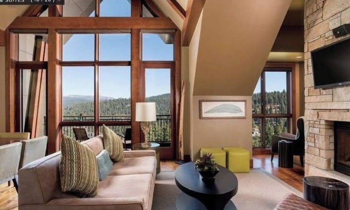 Truckee Complejo | Three bedroom luxury villa on slopes of Lake Tahoe.