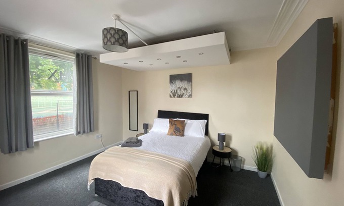 Nottingham Casa | Three bedroom modern apartment within a stones throw from the city centre