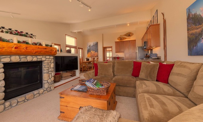 Mammoth Lakes Condominio | ¡Nuevo listado! 3 dormitorios Snowcreek V Condo / Espectacular vista de Mammoth Mountain!