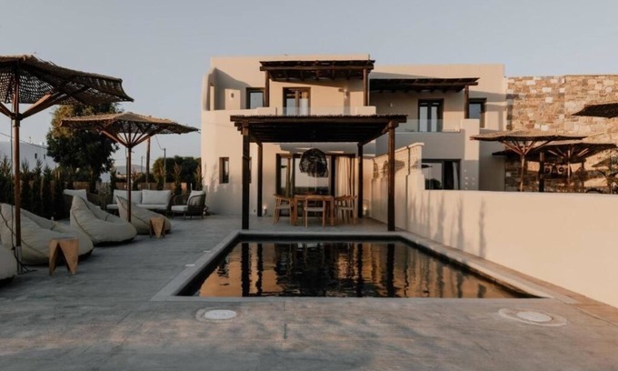 Plaka Villa | Three-Bedroom Villa With Private Pooll