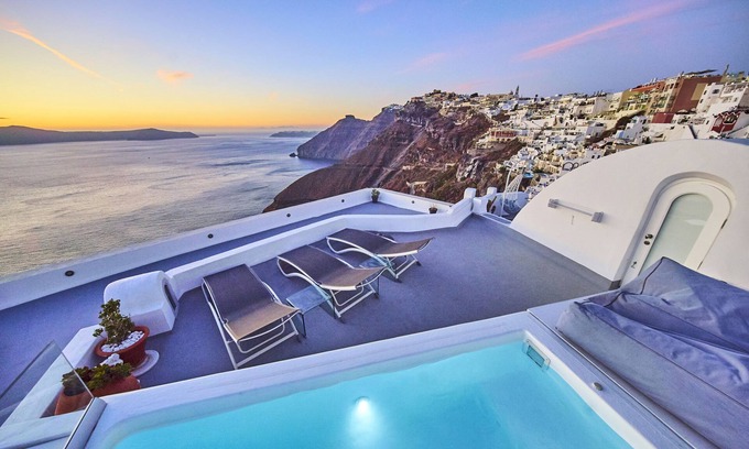 Fira Villa | Villa de tres dormitorios con vista a la caldera, jacuzzi, teracce (NUEVO)