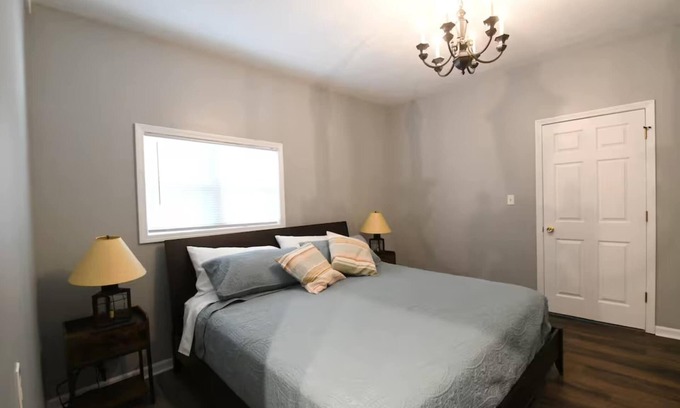 Lake Geneva Casa | Three Blocks from Paradise – Cozy Home for 8 Near Lake Geneva