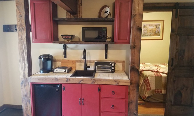 Three Forks Apartamento | "Cowboy Cabin" de Three Forks Saddlery