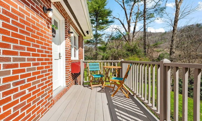 Newland Casa | Three Mile Mountain House - Blue Ridge Parkway near Linville Falls