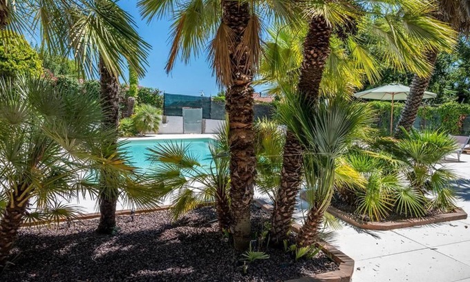 Sirolo Apartamento | Three-room apartment inside sea-view villa with swimming pool, tennis court, barbecue