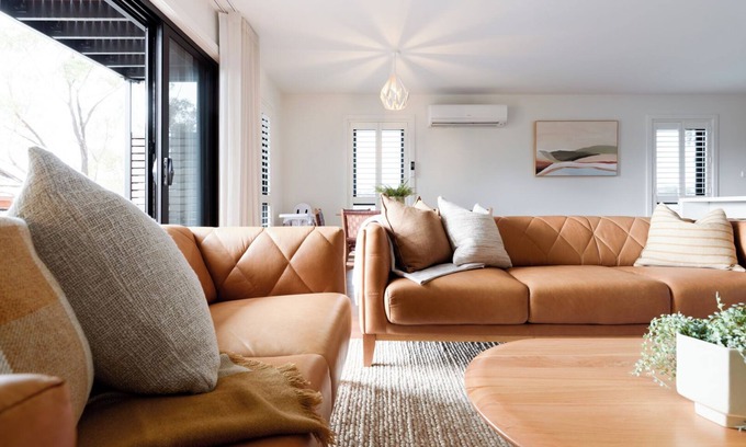 Launceston CBD Casa | Three-Story Haven River Views & Near Gorge
