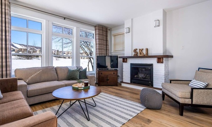 The Blue Mountains Condominio | The Three Suns - Walk to Blue Mountain Village
