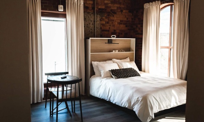 Jonesville Apartamento | Three Trails Unit 14 | WineCountry/RoofDeck/Studio/Dwntn