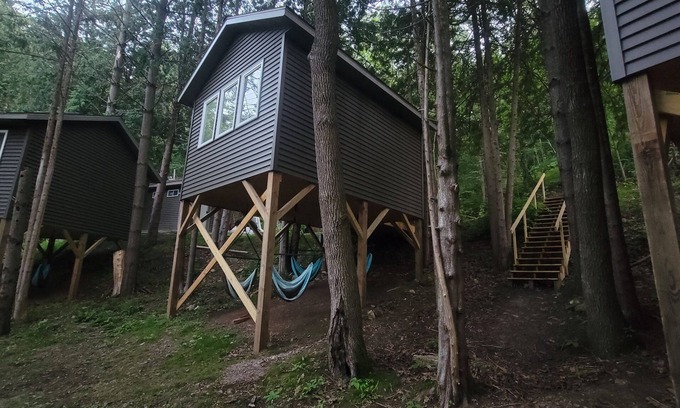 Elba Cabina | Three Treehouse Cabins in the Bluff Woodlands