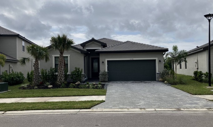 Gateway Casa | Three year old Cozy 4-bedroom house with private pool and two community pools