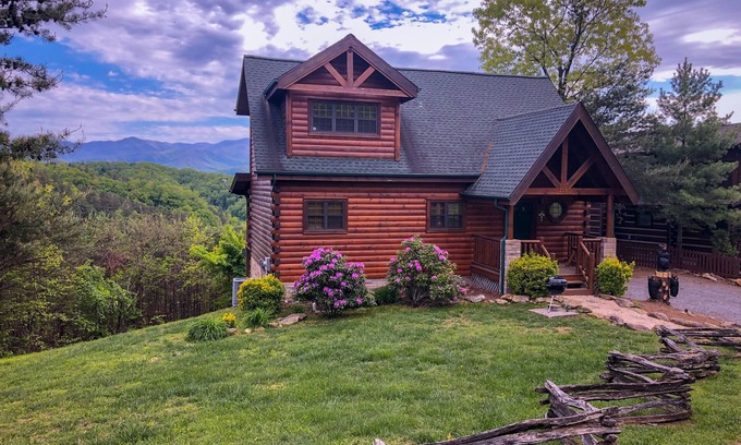 Townsend Cabina | Thunderhead Mountain Expanse--Breathtaking View!!