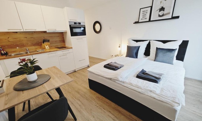 Metzingen Apartamento | TiCasa BLACK-Zentral-Outlet-Aufzug-Stylisch-Unique