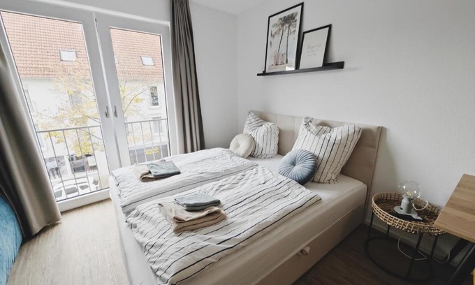 Metzingen Apartamento | TiCasa WAVE-Zentral-Outlet-Aufzug-Stylisch-Unique