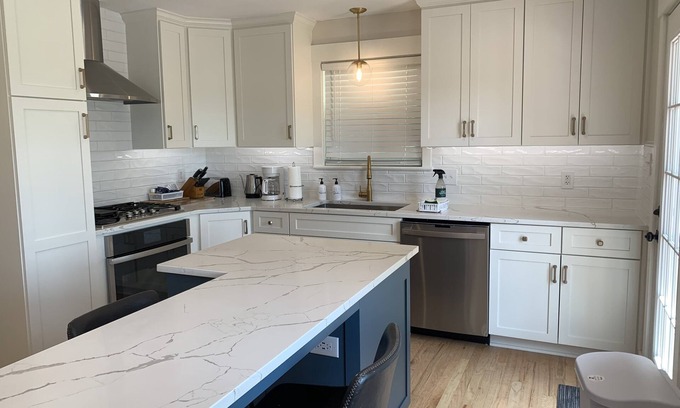 Goose Creek Casa | Tidal Creek Home Near Beaches w/5 Bedrooms