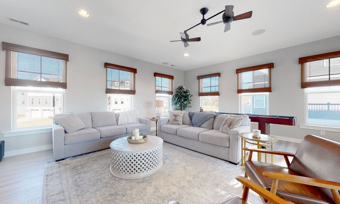Frankford Casa | Tidal Walk home with pond views, outdoor pool, decks, fast WiFi, & bikes