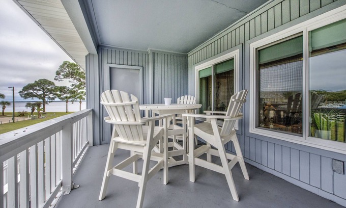 Panacea Condominio | Tide Creek Bungalow, Panacea...Marina/Bay Views, 2 Balconies, Pool, No Boats