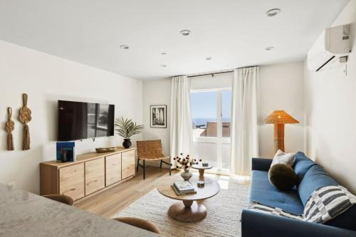 El Porto Apartamento | Tide House - Unit D - Modern Oceanview 1BD w Parking