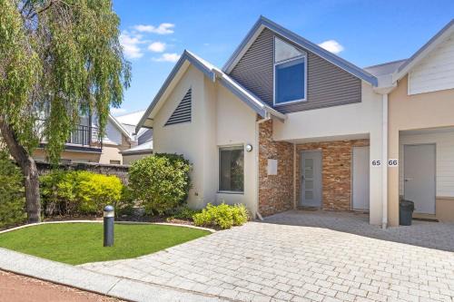 Broadwater Villa | Tides at 65 Cape View Resort