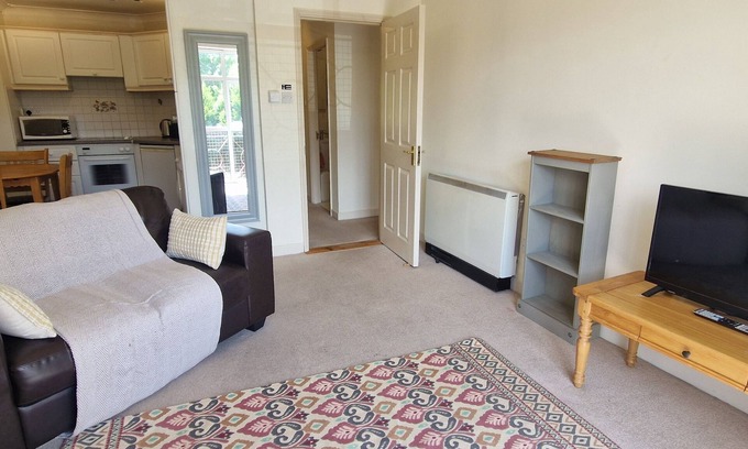 Cork Apartamento | Tidy, Spacious & Quiet 2BD on Edge of Cork City