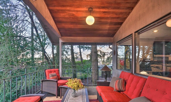 Bull Mountain Casa | Tigard Retreat w/Deck, 15 Mins From Portland!