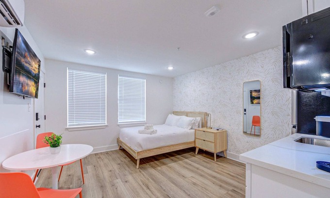 Galveston Apartamento | Tiger Motel Studio Apartment