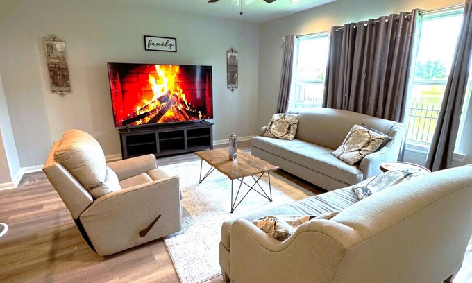 Highlands - Perkins Casa | Tigers Stripe Stay Luxury Retreat by LSU - CL5602