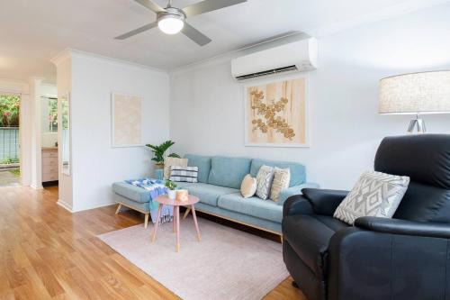 Tighes Hill Casa | Tighes Hill Hideaway - Alfresco Living by the Park