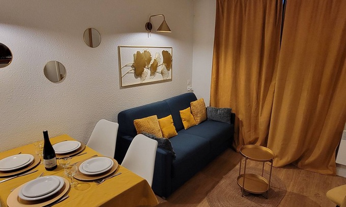 Val Claret Apartamento | Tignes Val Claret, 1 bdrm, ski in ski out, balcony, south-facing, housekeeping/laundry included