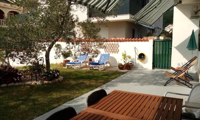 Dugis Apartamento | Tihana-ground floor with large terrace