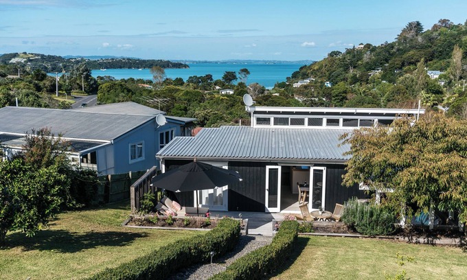 Surfdale Casa | Tikapa Moana Views | Waiheke Island