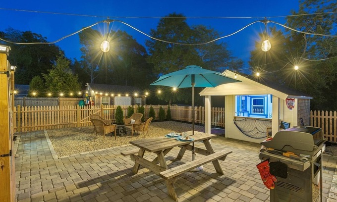 Dennis Port Casa | Excelente Casita en Cape Cod! 1 Hab, Cerca Playas/AC/Ducha Ext/Fogata/Perros OK