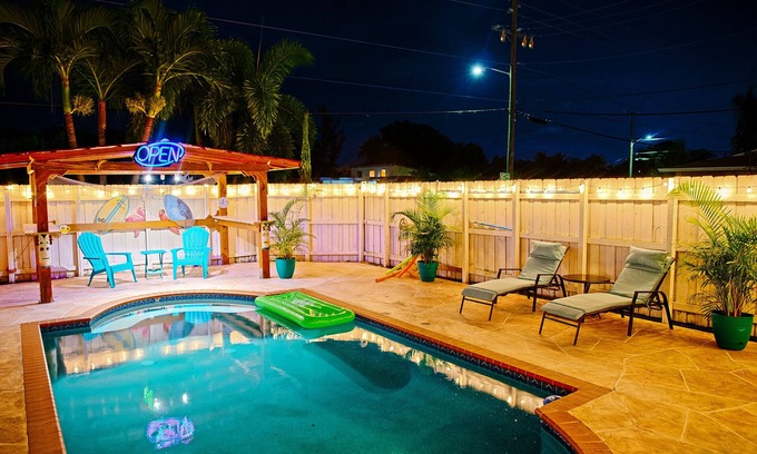 Southwest Casa | Tiki Hut / Pool 4 BR Coastal Cottage- Vacaciones de ensueño