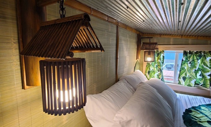 Lakeside Apartamento | Tiki Hut - Tiny Digs Lakeshore