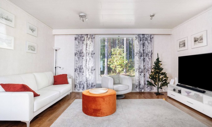 Rovaniemi Casa | Tilava Talo Soveltuu Erinomaisesti Isommalle Perheelle tai Ryhmälle