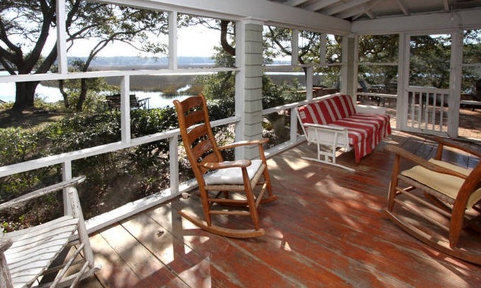 North Myrtle Beach Cabina | Tilghman-Boyce Cottage - Get Back to Nature - Private Beach - Overlooks the Marsh