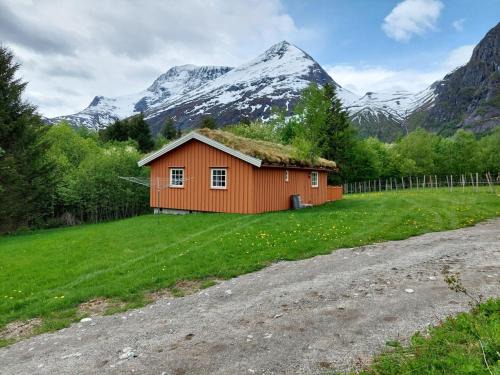 Nesset Casa | timber cabin Eresfjord med båt til leie