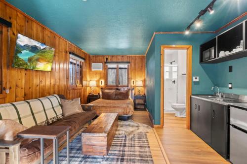 Colorado Springs Casa | Timber Lodge #26