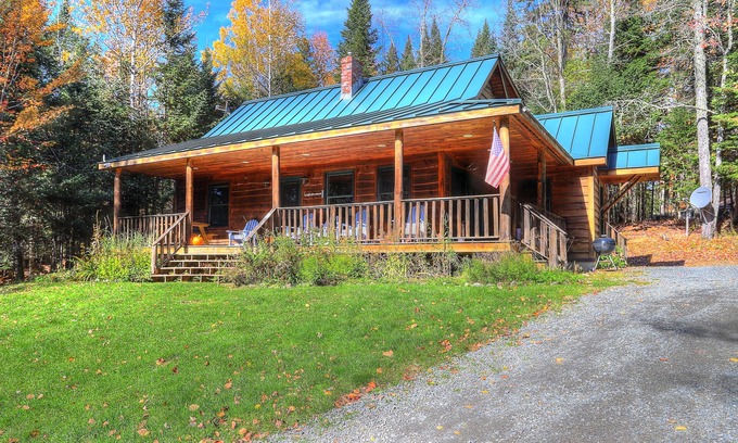Rangeley Casa | Timber Lodge 4 Bedroom/2 Bath home - great for snowmobiling and short drive to Saddleback Mountain!
